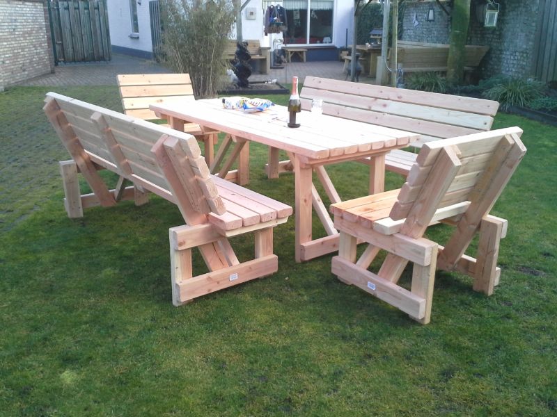 Robuuste | tuinset met | hout