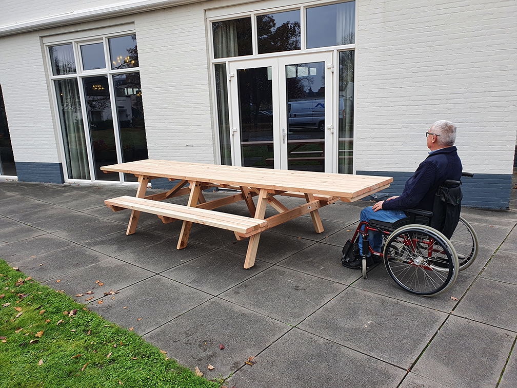 kanaal Resistent einde Picknicktafel 4 meter voor rolstoel gebruikers | Douglas hout 