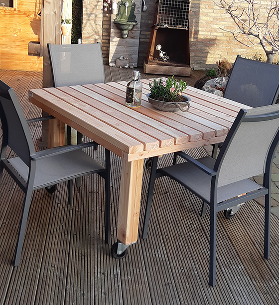 Opblazen verzending antenne Tuintafel Douglas hout | Duurzame tafel van 120-120cm 